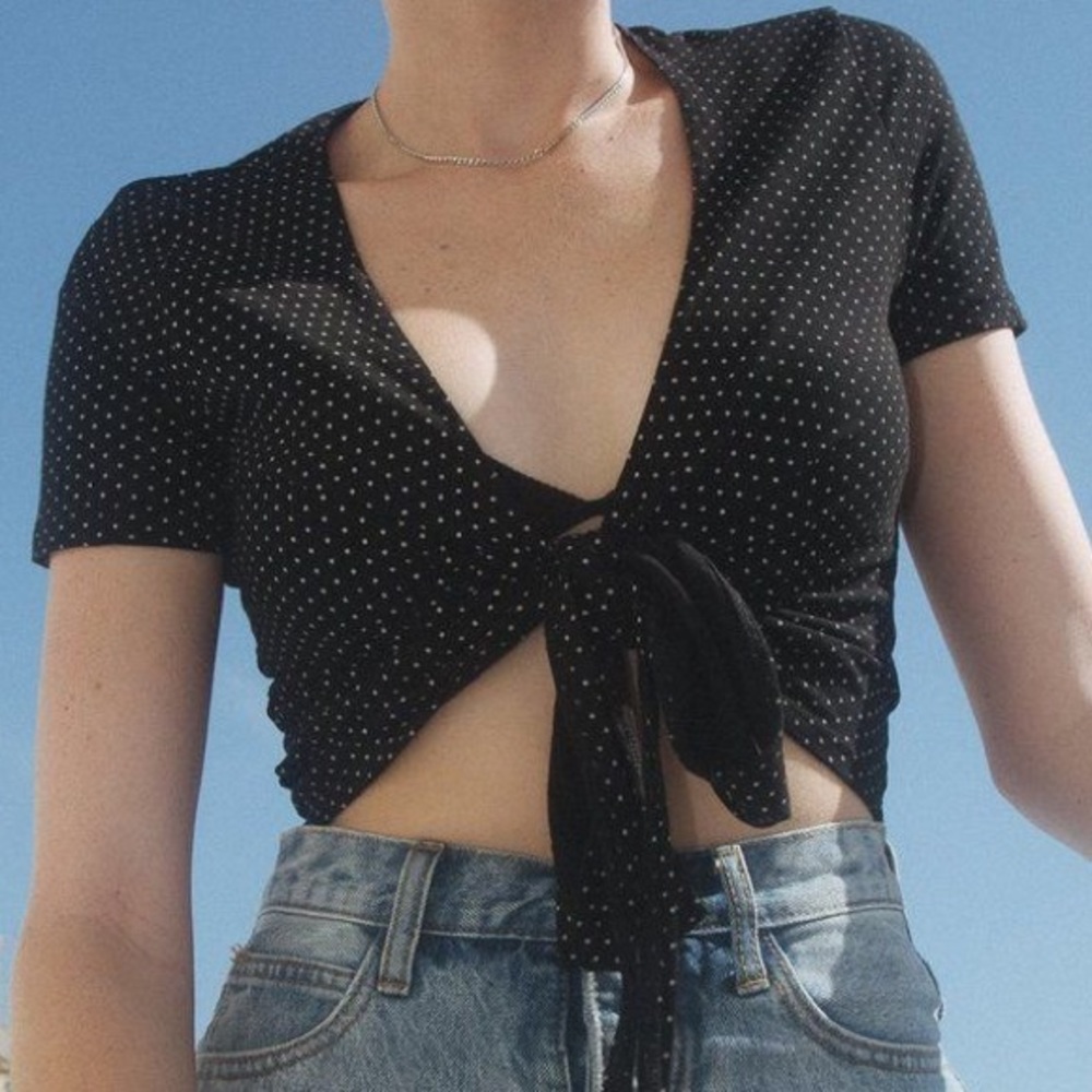 brandy melville tie-front crop top